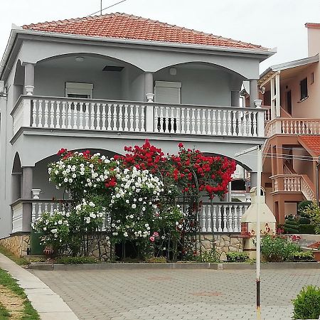 Apartmani Kod Rade Pakoštane Eksteriør billede