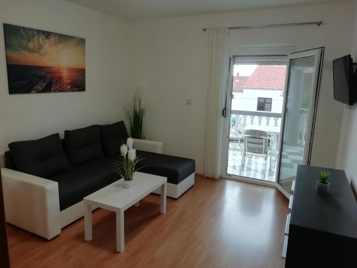 Apartmani Kod Rade Pakoštane Eksteriør billede