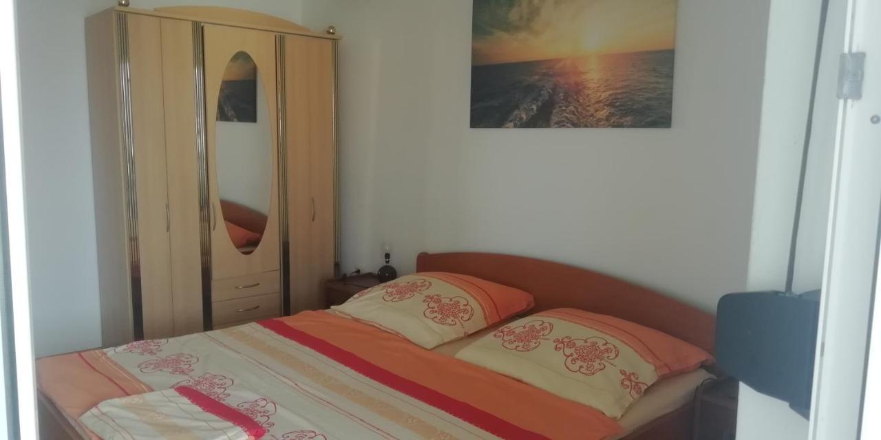 Apartmani Kod Rade Pakoštane Eksteriør billede