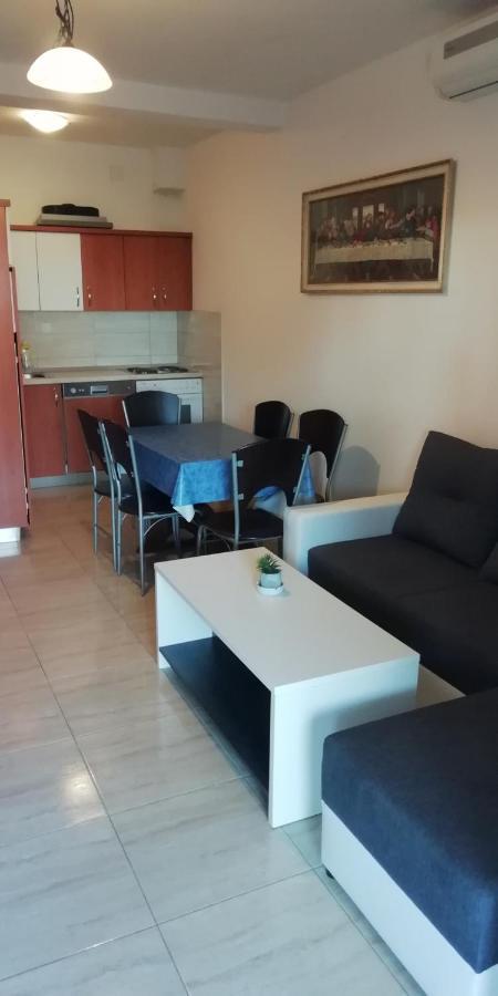 Apartmani Kod Rade Pakoštane Eksteriør billede