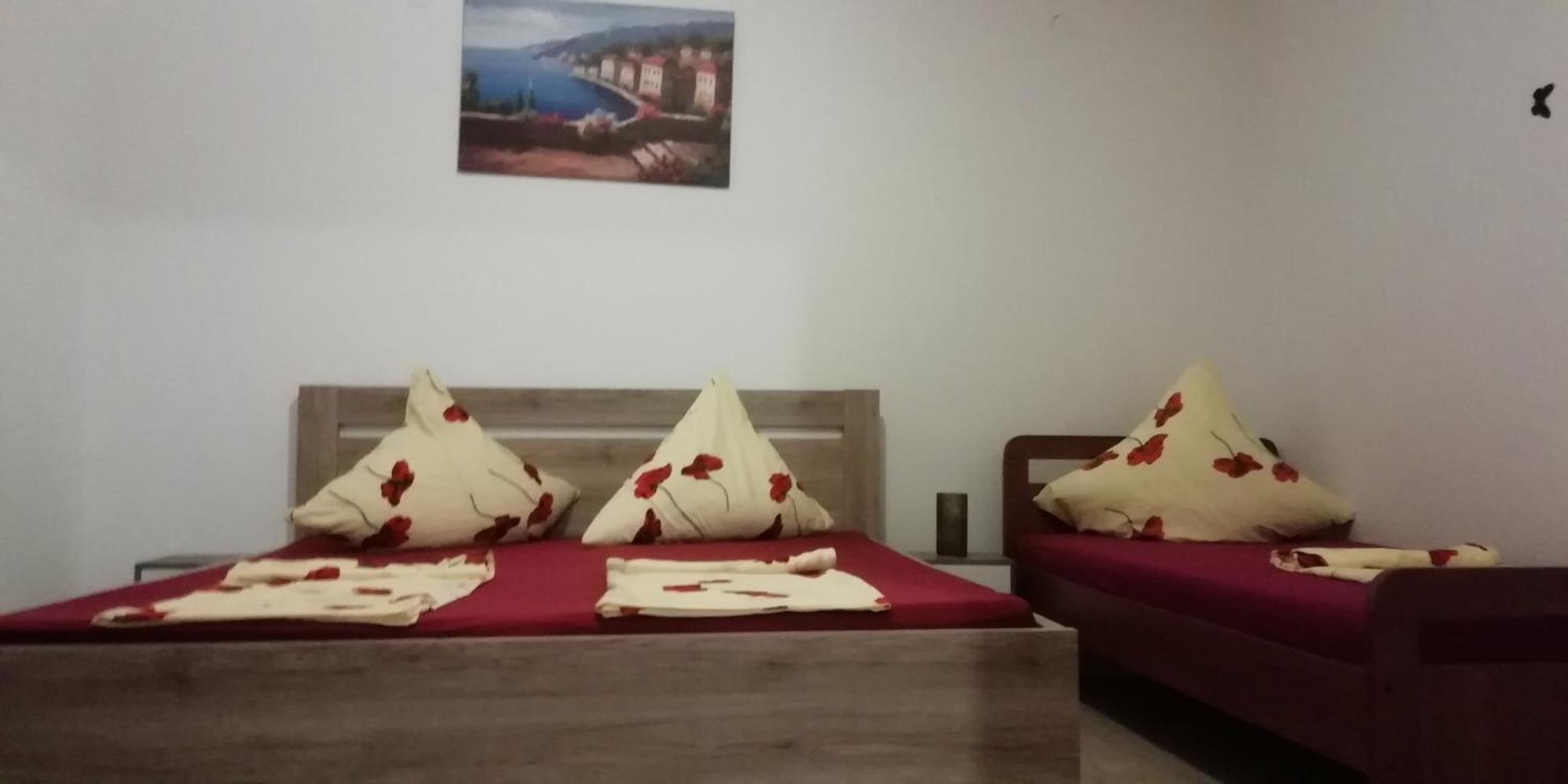 Apartmani Kod Rade Pakoštane Eksteriør billede