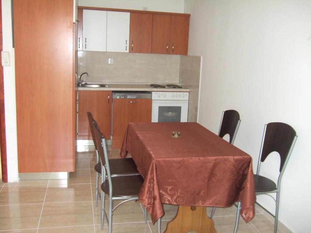 Apartmani Kod Rade Pakoštane Eksteriør billede